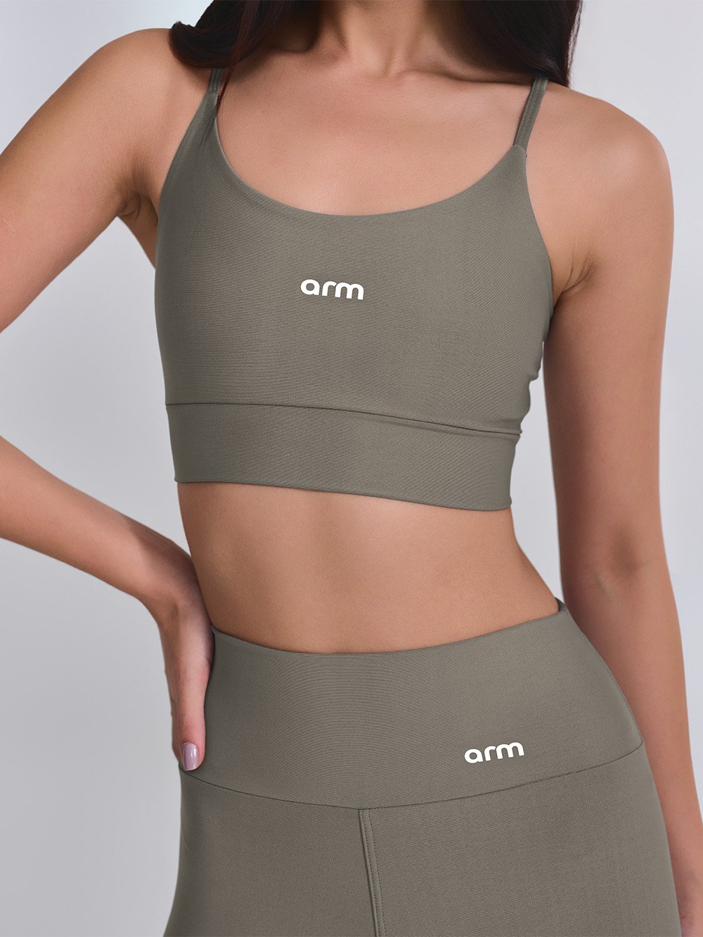 Conjunto Fitness Short PowerSlim + Top Alça Macadamia Oak Conjunto Fitness Short PowerSlim + Top Alça Macadamia Oak